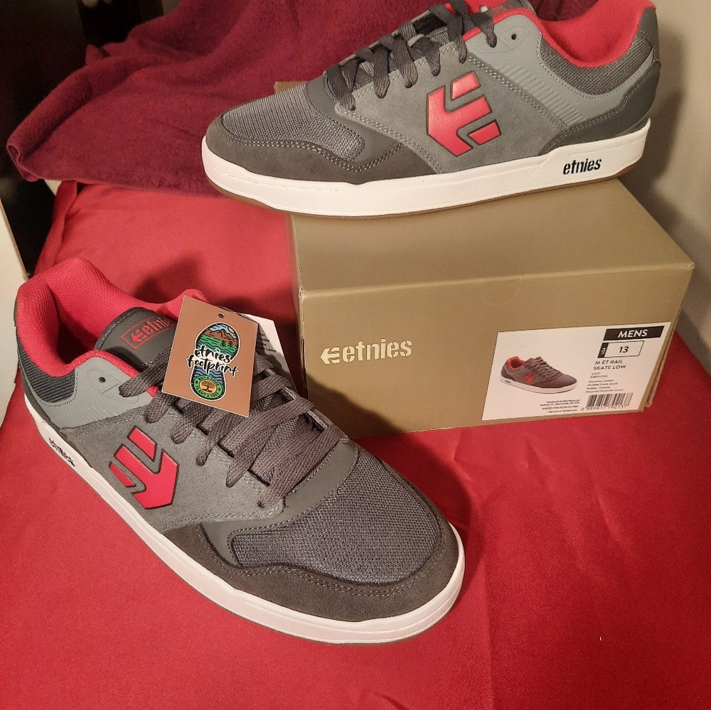 Men's Etnies sneaker skate shoes sizes 8 9 10 11 12